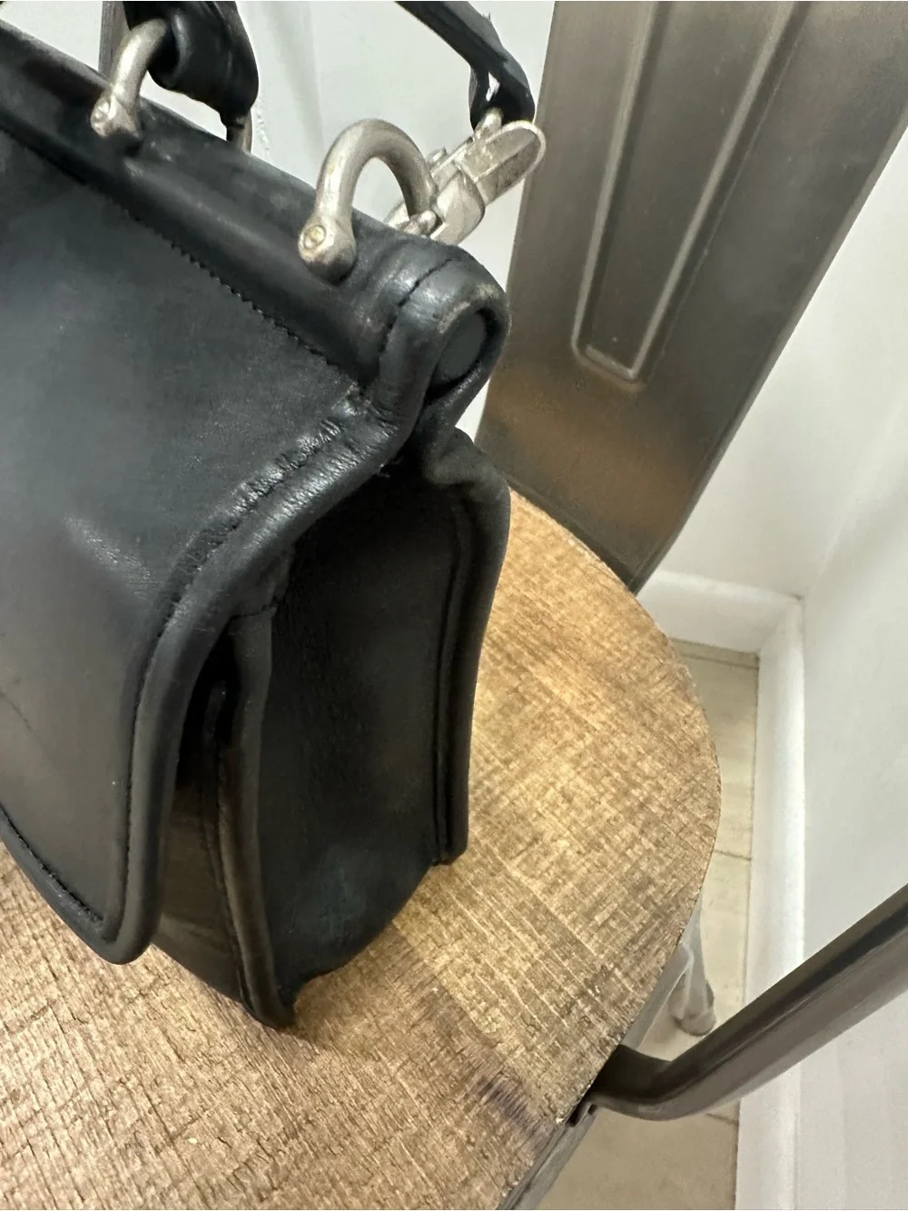 Classic Black Leather Crossbody Satchel - Unbranded